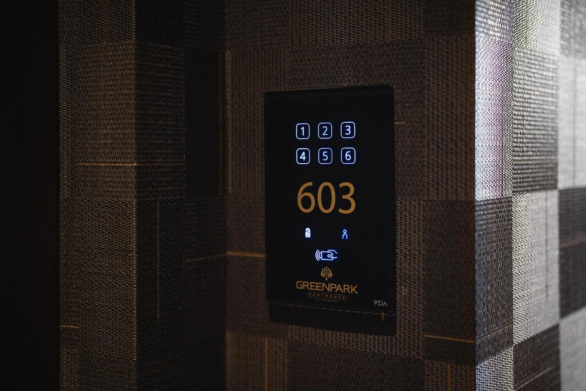 Green Park Penthouse Suite & Pool - Heated Pool - Бари Экстерьер фото